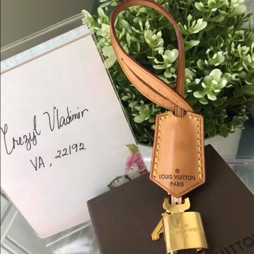 ❤️Louis Vuitton Vachetta Clochette / Key Bell ❤️